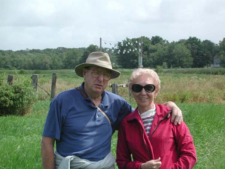 Mom and Dad at Dwyer Farm.jpg 58.8K